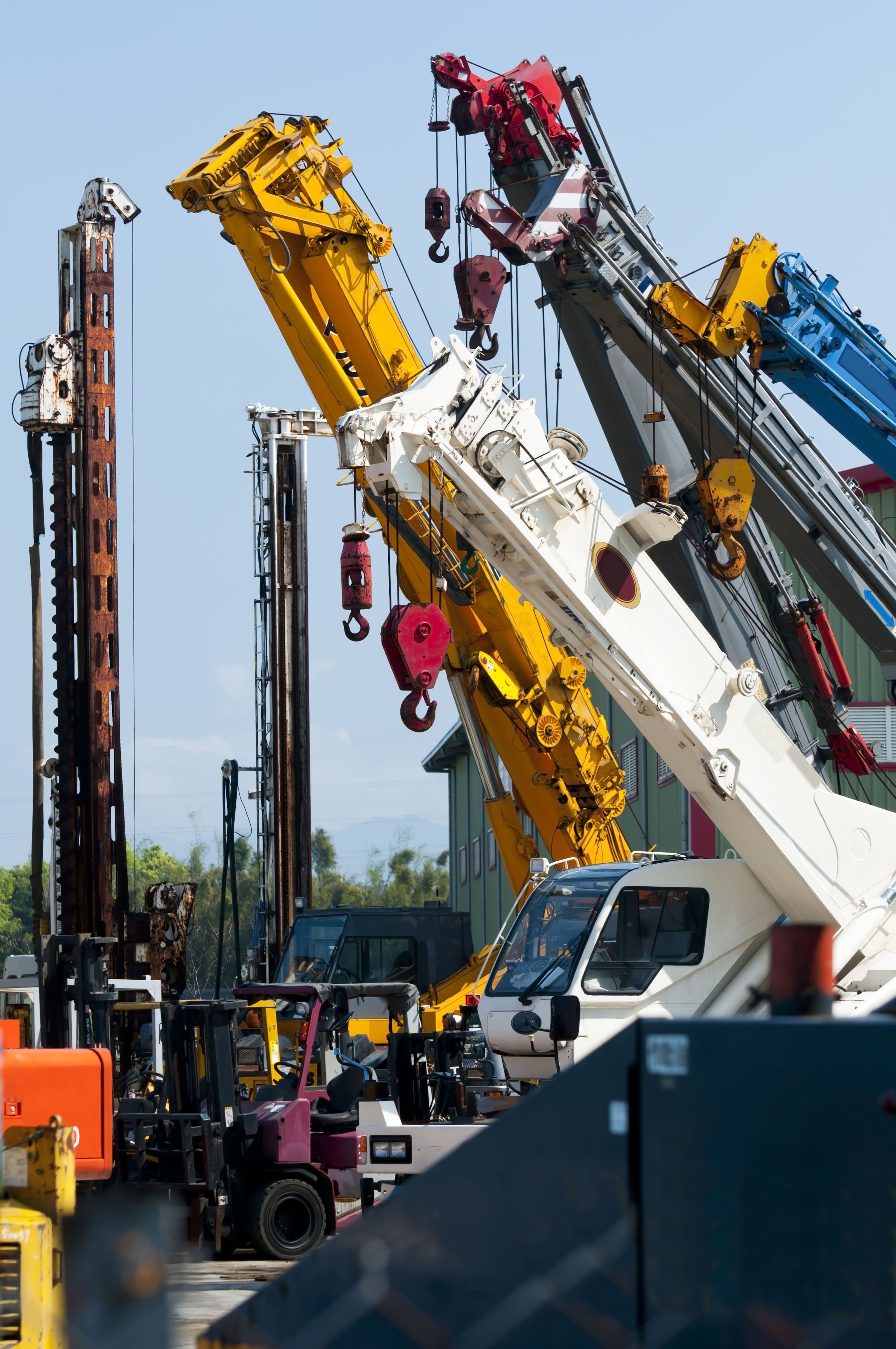 Construction, Heavy Equipment, & Lifting Services