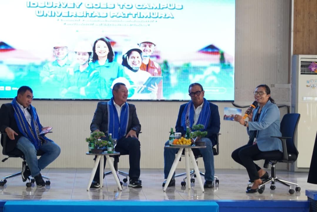 IDSurvey Goes To Campus Pattimura, Serahkan Beasiswa dan Kolaborasi Pengembangan Talenta Muda